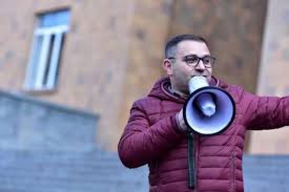 Իշխանական թեկնածուն տարիներ շարունակ դրսի փողով հայկական բանակի վրա շինծու նյութեր հրապարակած մեկն է